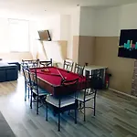 Holiday home Magnifique Batisse Champenoise, Jardins, Billards, Parking