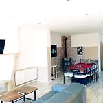 Magnifique Batisse Champenoise, Jardins, Billards, Parking Holiday home