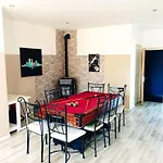 Holiday home Magnifique Batisse Champenoise, Jardins, Billards, Parking