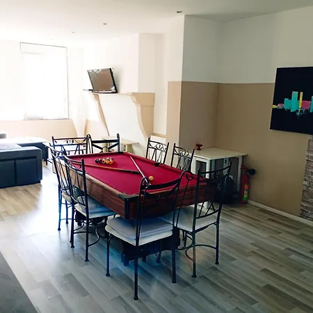 Holiday home Magnifique Batisse Champenoise, Jardins, Billards, Parking
