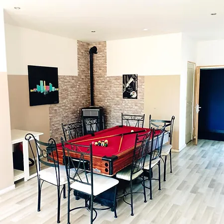 Holiday home Magnifique Batisse Champenoise, Jardins, Billards, Parking