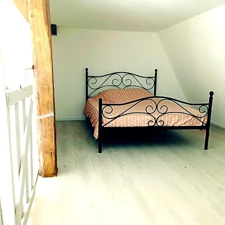 Holiday home Magnifique Batisse Champenoise, Jardins, Billards, Parking