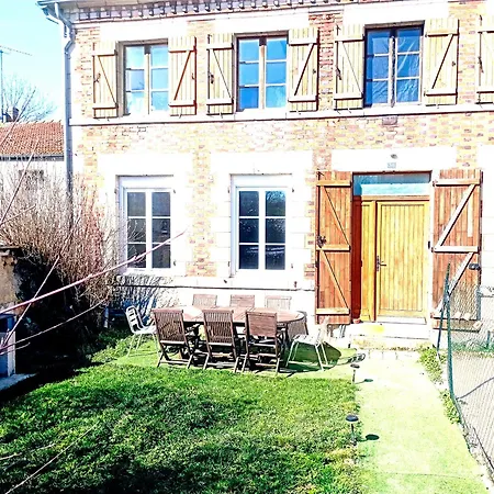 度假居 Magnifique Batisse Champenoise, Jardins, Billards, Parking